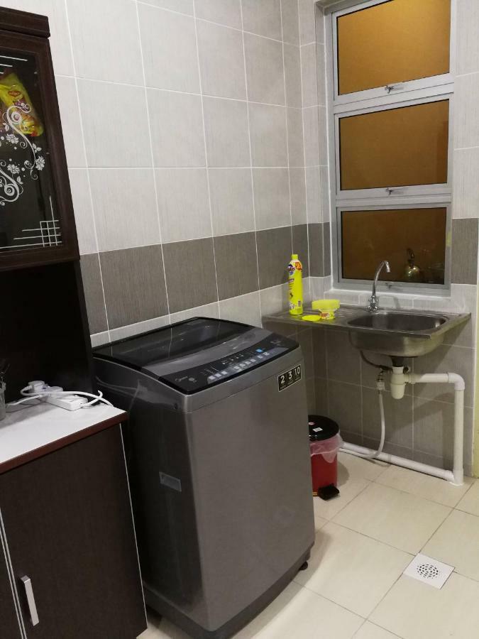 Address No 915, Lorong Uni 13, Taman Uni Central, Samarahan Expressway Holiday home *