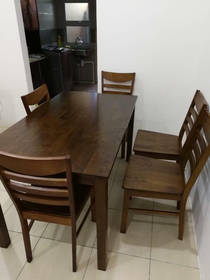 Holiday home Address No 915, Lorong Uni 13, Taman Uni Central, Samarahan Expressway Kuching