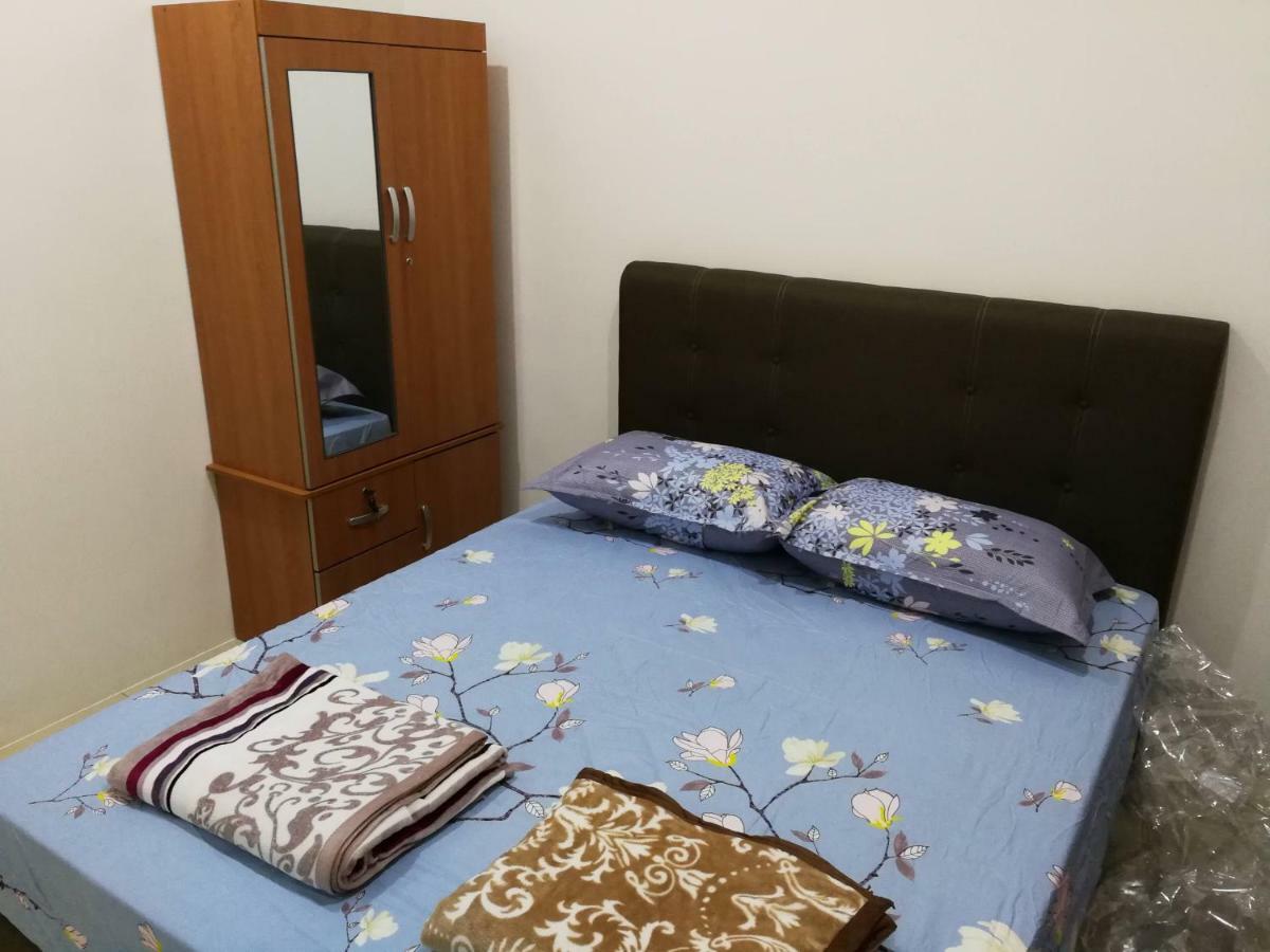 Holiday home Address No 915, Lorong Uni 13, Taman Uni Central, Samarahan Expressway *
