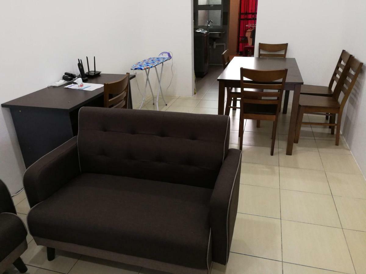Holiday home Address No 915, Lorong Uni 13, Taman Uni Central, Samarahan Expressway