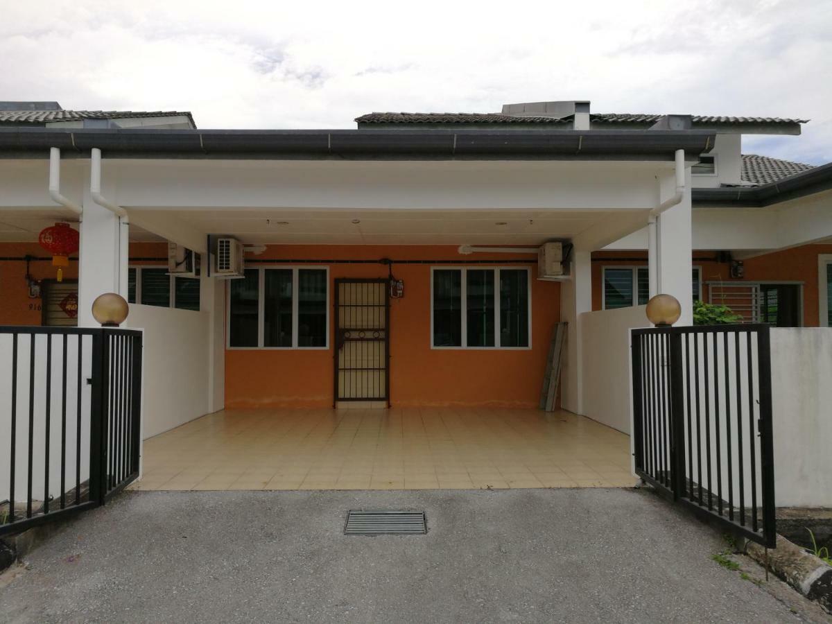 Address No 915, Lorong Uni 13, Taman Uni Central, Samarahan Expressway Kuching