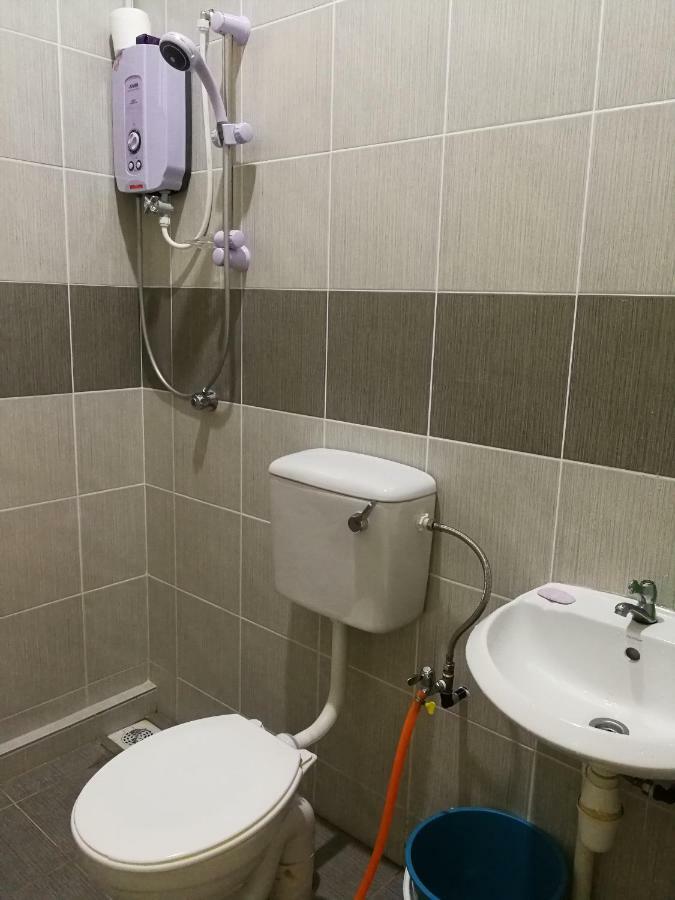 Address No 915, Lorong Uni 13, Taman Uni Central, Samarahan Expressway Holiday home *