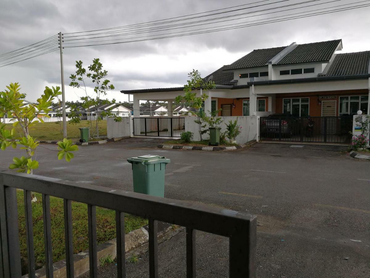 Address No 915, Lorong Uni 13, Taman Uni Central, Samarahan Expressway Kuching