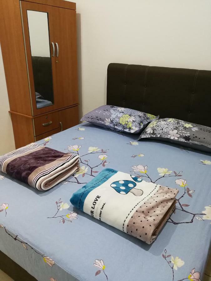 Address No 915, Lorong Uni 13, Taman Uni Central, Samarahan Expressway Holiday home