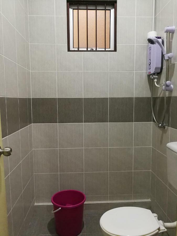 Address No 915, Lorong Uni 13, Taman Uni Central, Samarahan Expressway Holiday home *