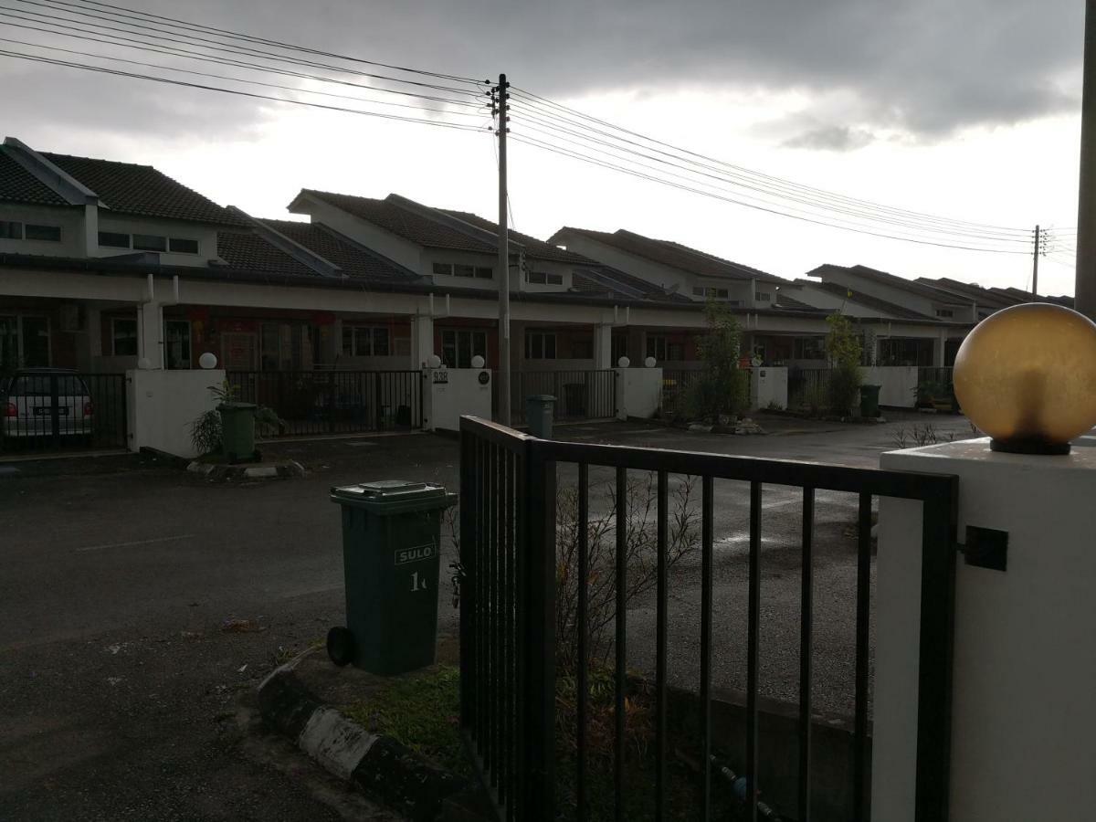 Address No 915, Lorong Uni 13, Taman Uni Central, Samarahan Expressway Kuching
