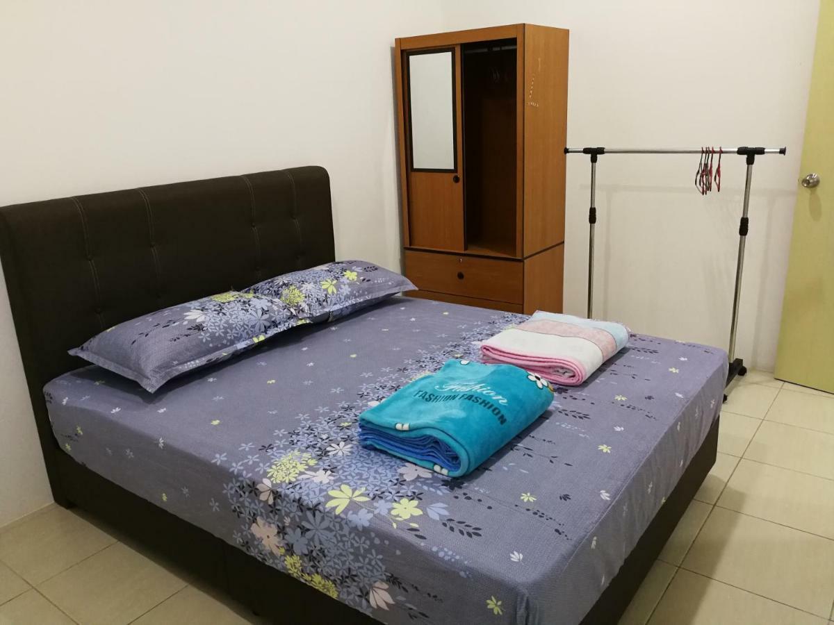 Address No 915, Lorong Uni 13, Taman Uni Central, Samarahan Expressway Holiday home *